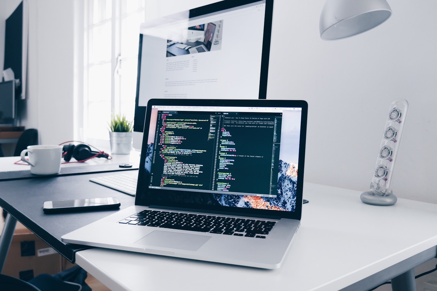 How Advanced AI Agents Are Transforming Industries